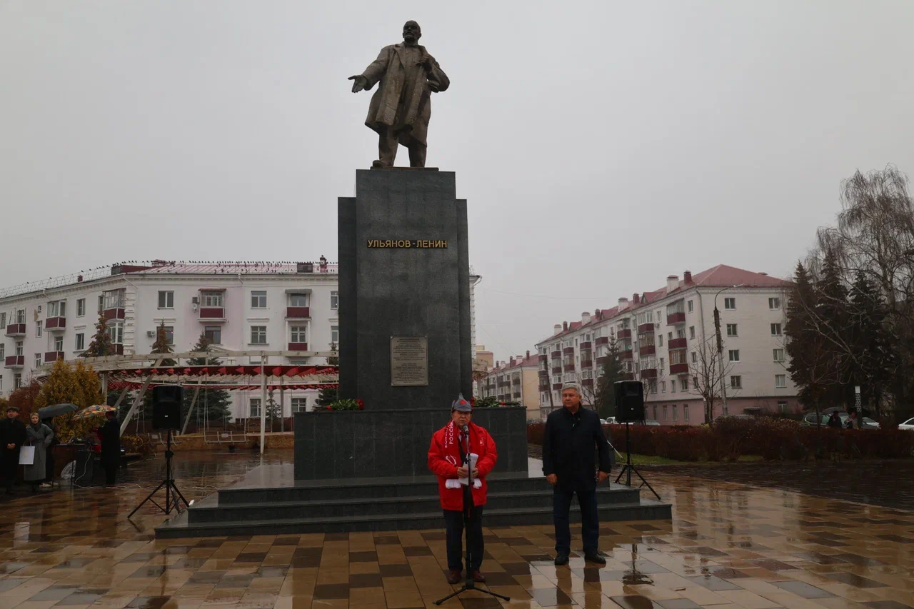 Обновленный памятник Ленину открыли в торжественной обстановке в Зеленодольске