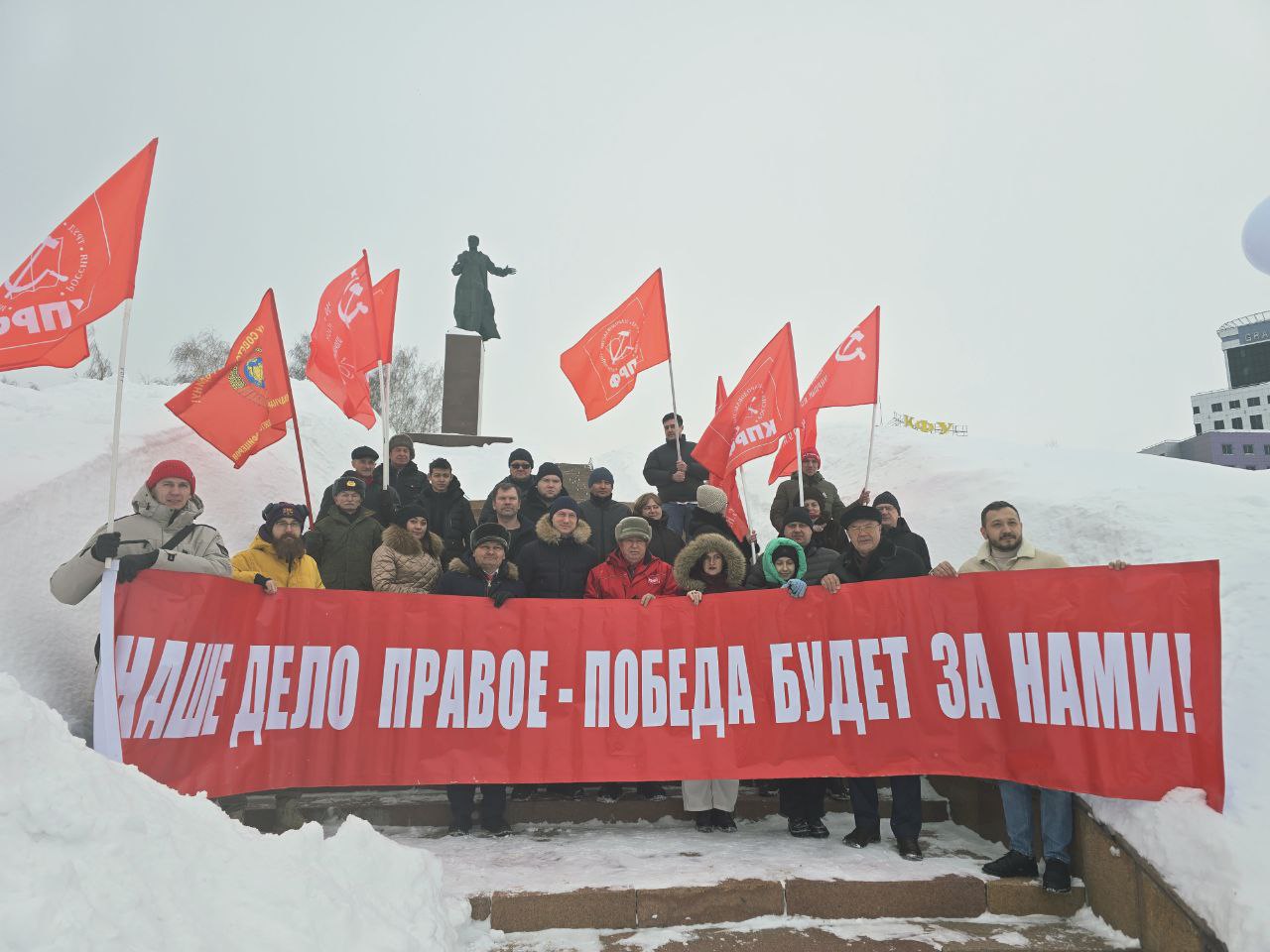 Татарстанское региональное отделение КПРФ провело традиционный праздничный автопробег