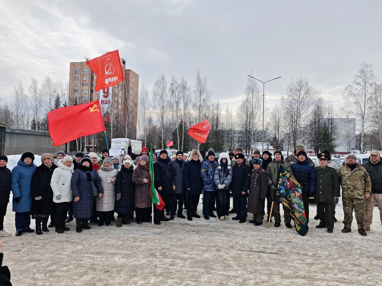 Коммунисты и сторонники партии провели торжественный автопробег по центральным улицам Нижнекамска, завершившийся митингом